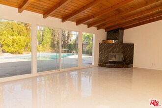 5604 Valley Circle Blvd in Los Angeles, CA - Building Photo - Building Photo