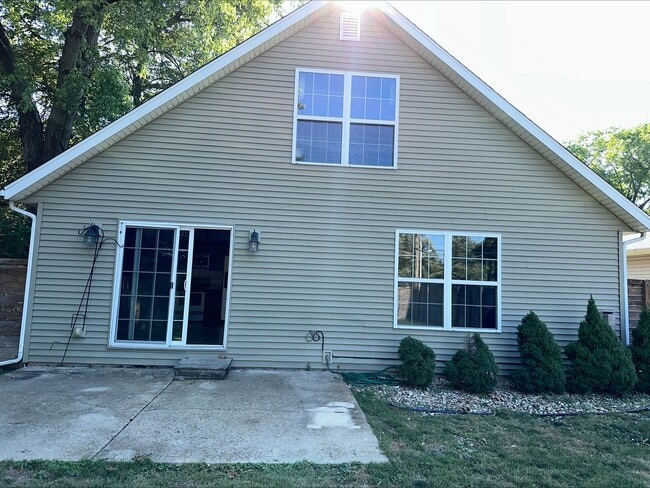 property at 603 S Urbana Ave