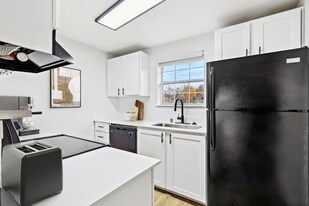 ReNew Water's Edge in Kent, WA - Building Photo