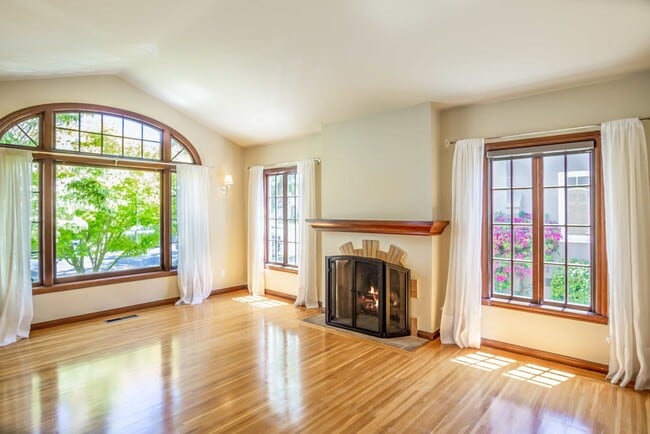 1809 Versailles Ave in Alameda, CA - Building Photo - Building Photo