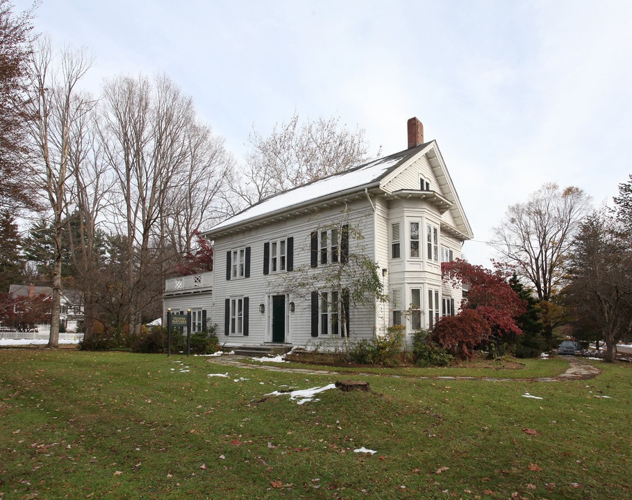 308 Main St in Lakeville, CT - Building Photo