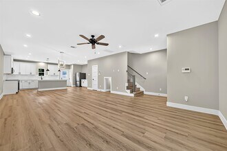 809 Avenue J Pl in Conroe, TX - Building Photo - Building Photo