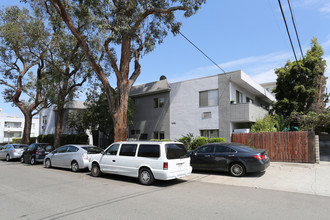 10810 Missouri Ave in Los Angeles, CA - Building Photo - Building Photo