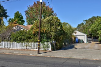 887 1st St W in Sonoma, CA - Foto de edificio - Building Photo