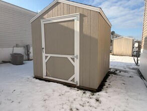 38055 Leverette Ave in Clinton Township, MI - Building Photo - Building Photo