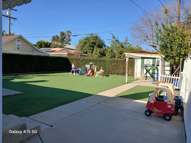 14739 Otsego St in Sherman Oaks, CA - Foto de edificio - Building Photo