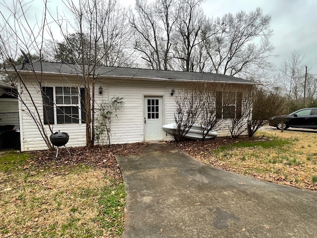 104 Dillard Hill Dr in Seneca, SC - Foto de edificio