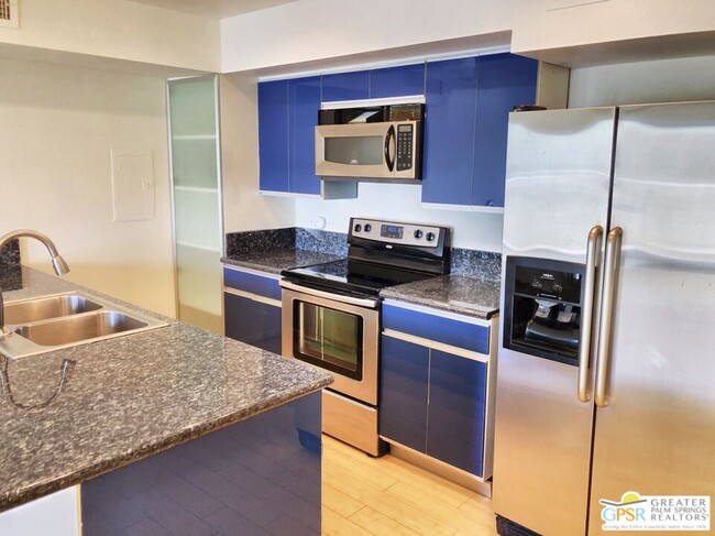 1655 E Palm Canyon Dr in Palm Springs, CA - Building Photo - Building Photo