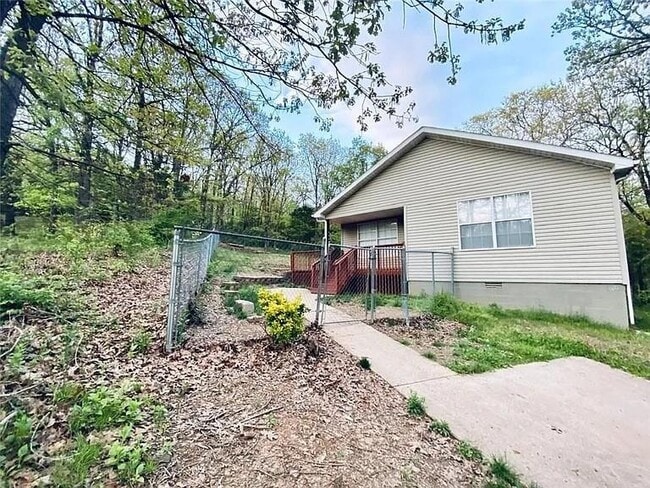 property at 1600 E 5th St