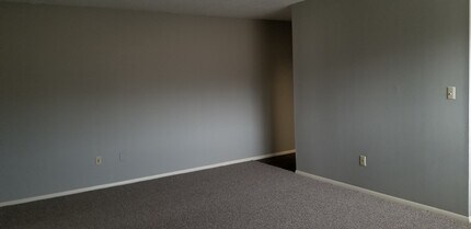 2040 9th St in Coralville, IA - Building Photo - Building Photo