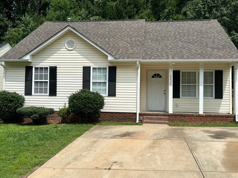 2232 Blue Hampton Ln in Charlotte, NC - Building Photo