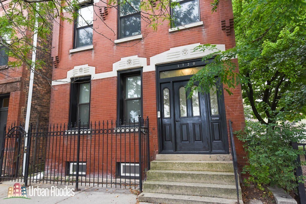 1720 N Ashland Ave, Unit J09P in Chicago, IL - Building Photo