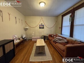 144 Nonantum St in Boston, MA - Foto de edificio - Building Photo