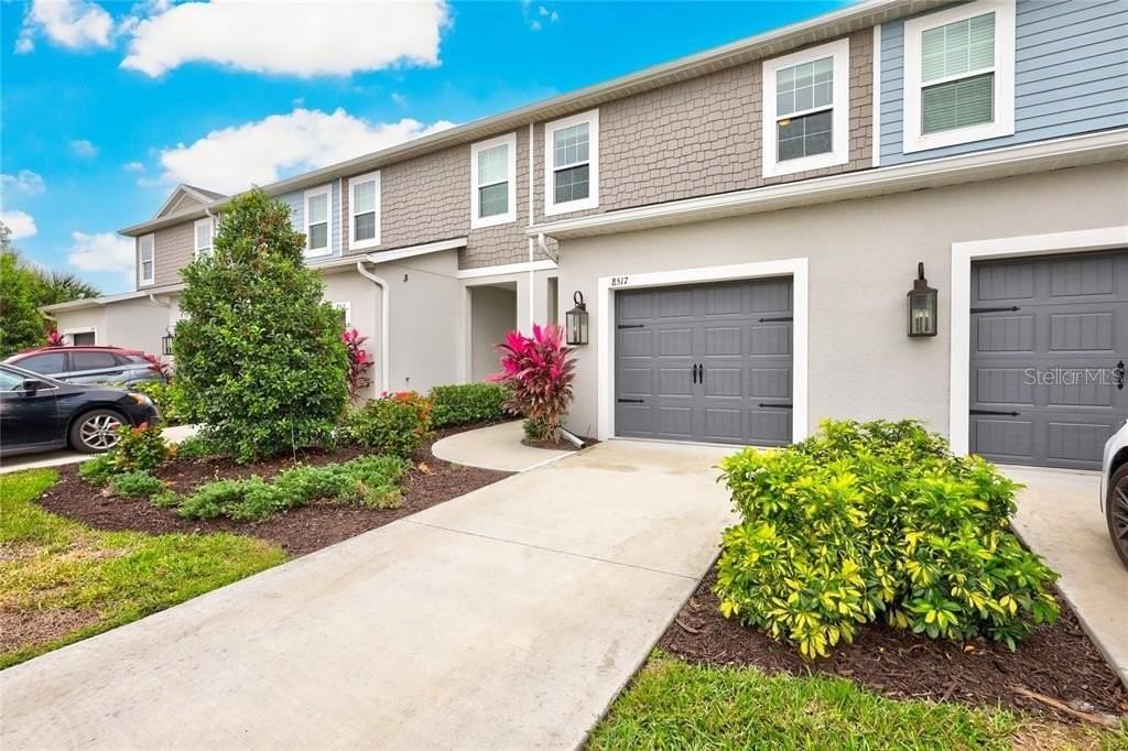 8517 Canyon Creek Trail in Parrish, FL - Foto de edificio