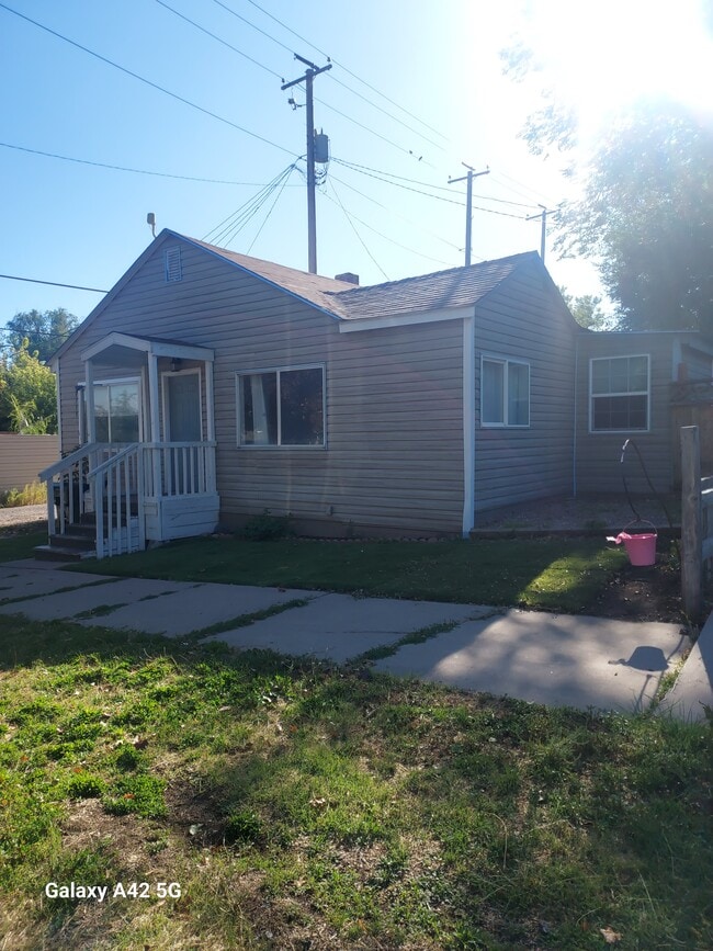 property at 835 W Wyeth St