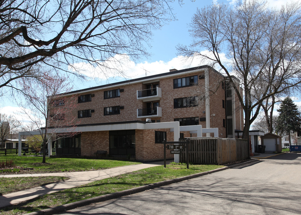 Dickman Park Apartment in Minneapolis, MN - Building Photo