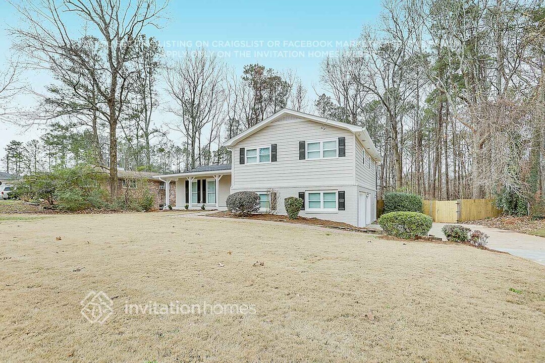 3269 Robin Hood Ln in Winston, GA - Building Photo