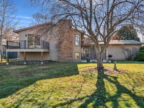 1803 Chestnut Dr in Hudson, WI - Foto de edificio - Building Photo