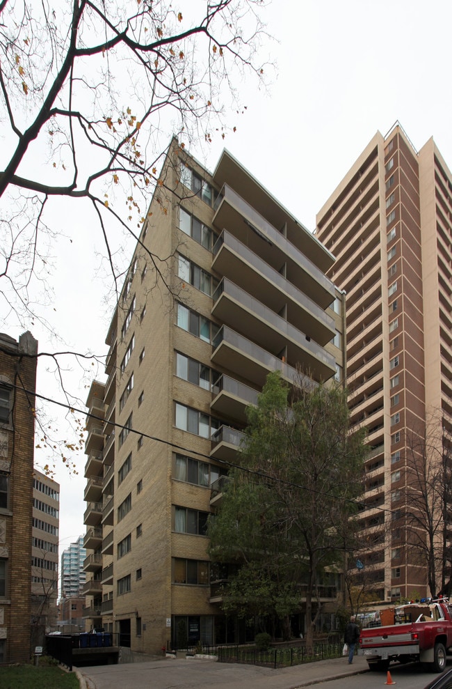 48 Isabella St Apartments in Toronto, ON - Building Photo - Building Photo