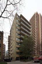 48 Isabella St Apartments in Toronto, ON - Building Photo - Building Photo
