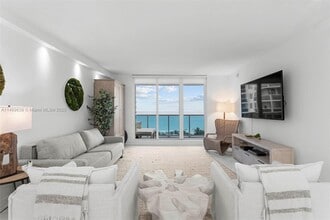 2301 Collins Ave in Miami Beach, FL - Building Photo - Building Photo