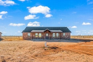 327 North F M 789 in Slaton, TX - Building Photo