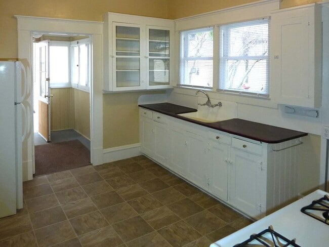 717 E Jackson St in Medford, OR - Building Photo - Building Photo