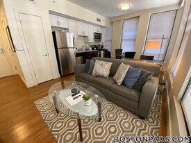 8 Winter Pl, Unit 402 in Boston, MA - Building Photo