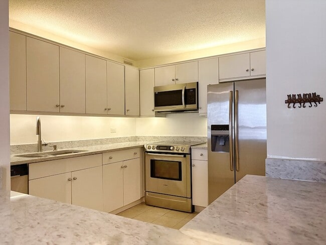 360 E Randolph St, Unit 2006 in Chicago, IL - Building Photo - Building Photo