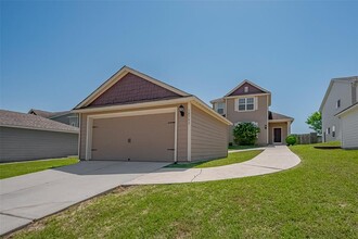 10793 South Lake Mist Lane in Willis, TX - Building Photo - Building Photo