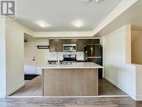 506 Clearbrook Dr in Ottawa, ON - Building Photo - Building Photo
