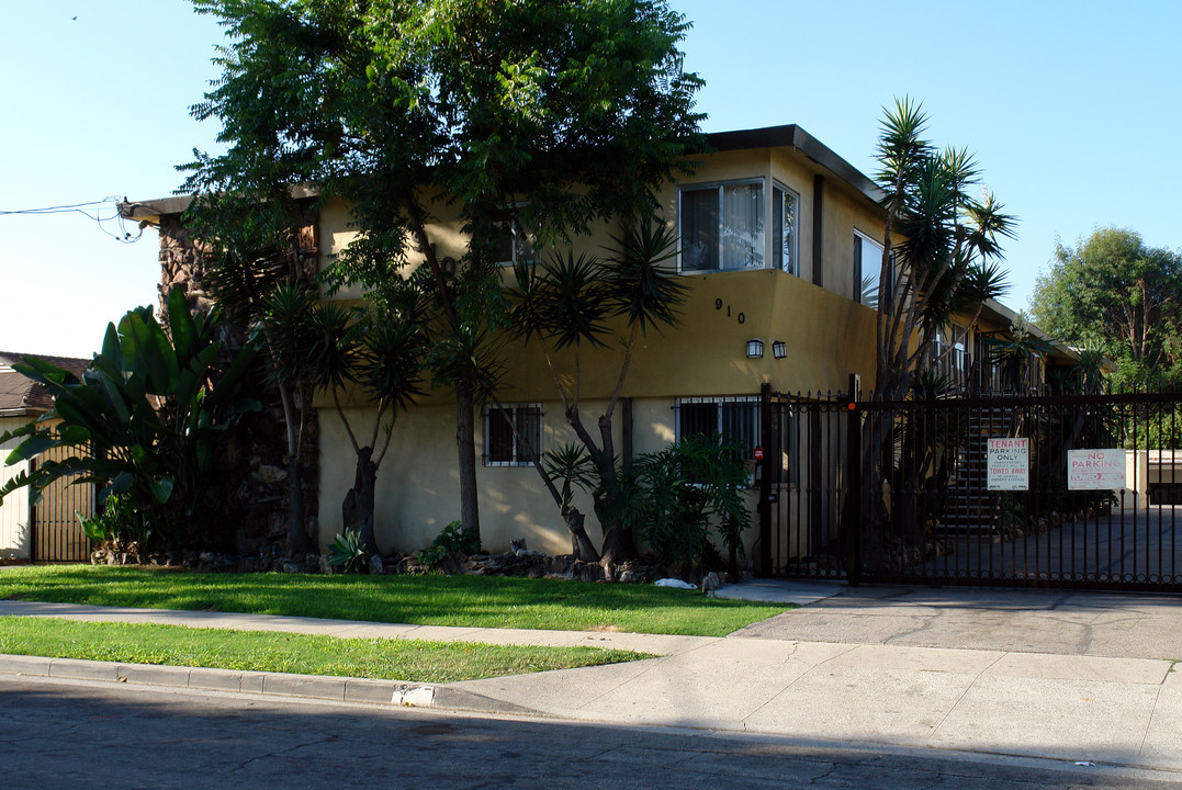 910-914 Victor Ave in Inglewood, CA - Building Photo