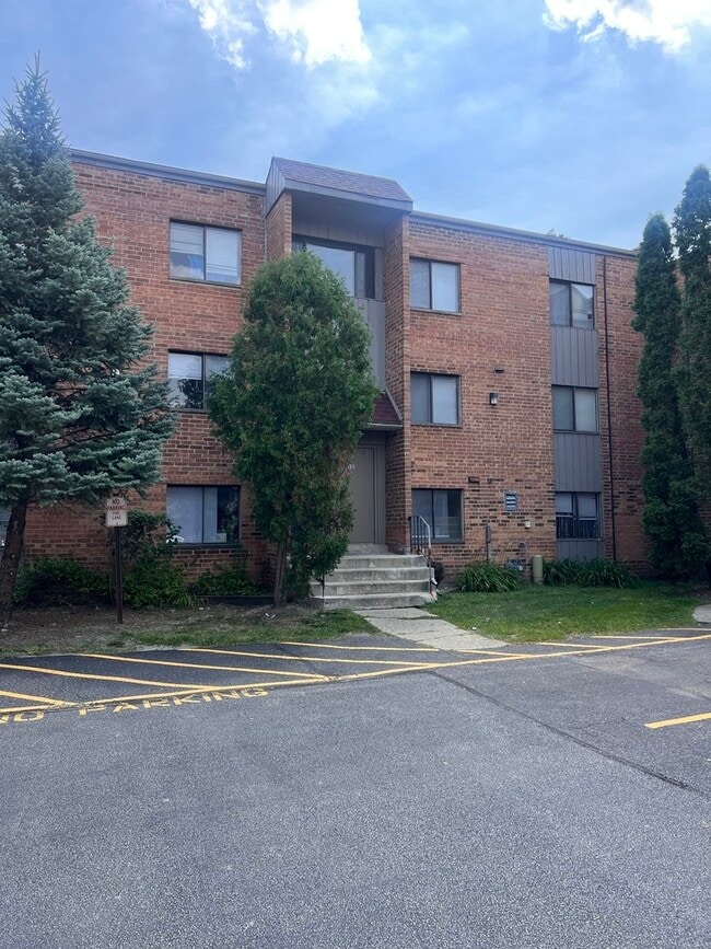 1321 E Ports O Call Dr in Palatine, IL - Building Photo - Building Photo