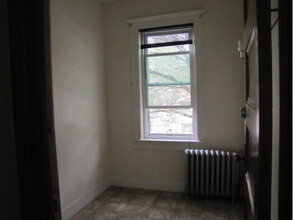 3740 98th St in Corona, NY - Building Photo - Building Photo