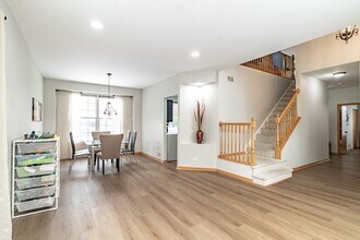 276 Pembrook Ln in Mundelein, IL - Building Photo - Building Photo