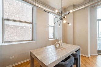 500 S Clinton St, Unit 330 in Chicago, IL - Foto de edificio - Building Photo