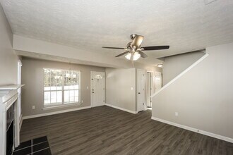 7196 Williamsburg Dr in Riverdale, GA - Building Photo - Building Photo