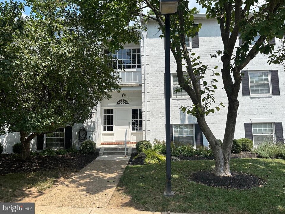 8 Gurteen Ct in Timonium, MD - Building Photo