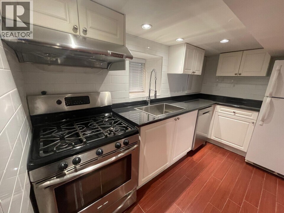7828 PRINCE A in Burnaby, BC - Building Photo