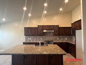 9414 Mountain Peak Ln in Shafter, CA - Building Photo - Building Photo