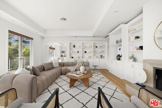 1939 Stradella Rd in Los Angeles, CA - Building Photo - Building Photo