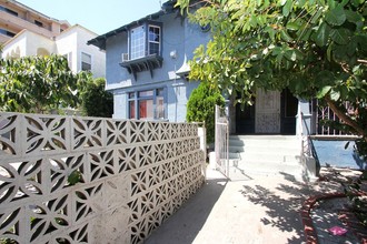 821 S Grand View St in Los Angeles, CA - Building Photo - Building Photo