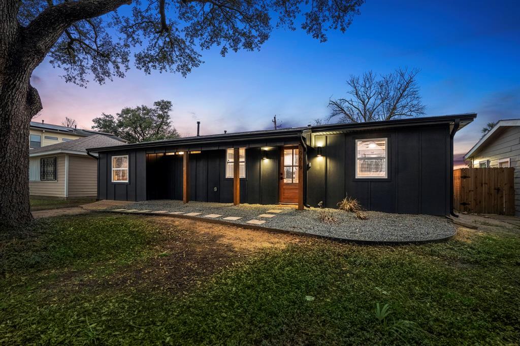 9619 Chatfield St in Houston, TX - Building Photo