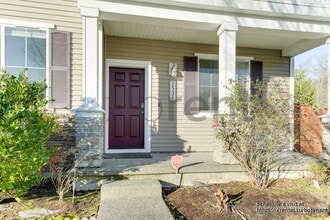 1521 50th St NE in Auburn, WA - Foto de edificio - Building Photo