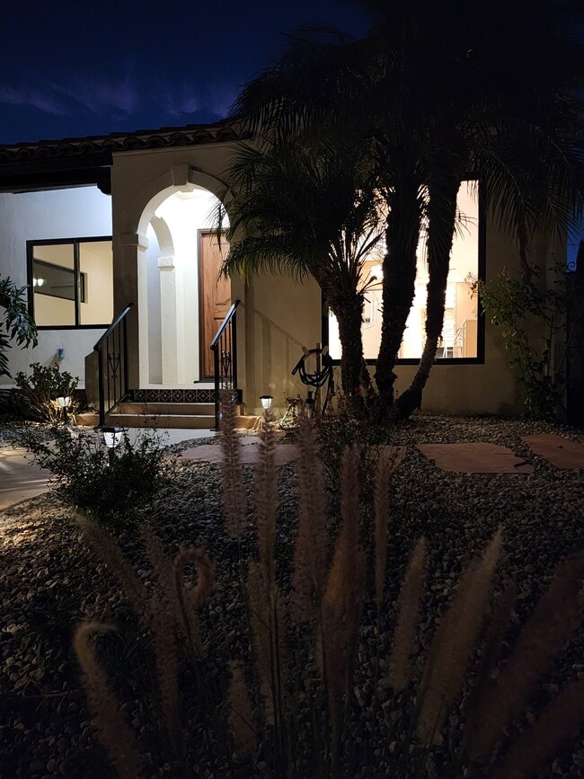 2307 Fernleaf St in Los Angeles, CA - Foto de edificio - Building Photo