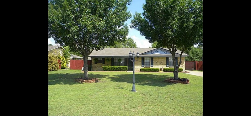 208 N Meadowview Dr in Waxahachie, TX - Building Photo