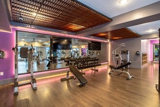 Neon Burnsville in Burnsville, MN - Foto de edificio - Building Photo