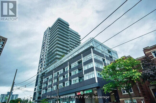 501 St Clair Ave W in Toronto, ON - Building Photo - Building Photo