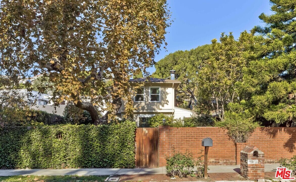 363 W Channel Rd in Santa Monica, CA - Building Photo