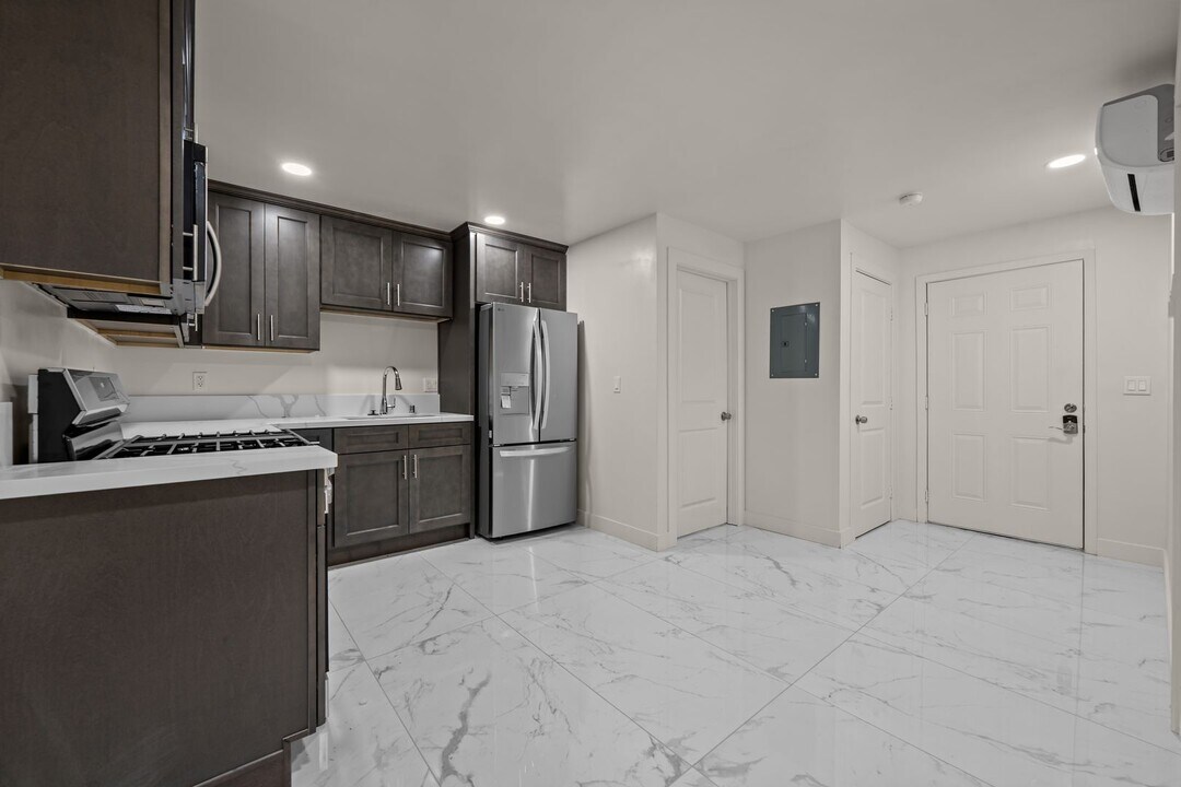 6248 Dorothy Dr in San Diego, CA - Building Photo